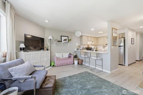 8320 Lake City Way NE Seattle WA 98115
