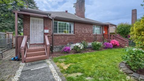 4207 S Bateman Street Seattle WA 98118