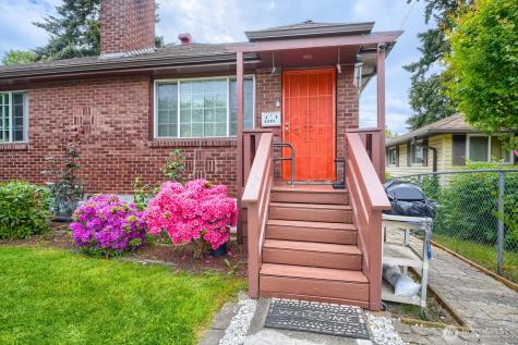 4207 S Bateman Street Seattle WA 98118