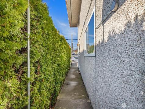 6325 Evergreen Way Everett WA 98203