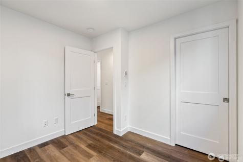 5257 Brooklyn Avenue NE Seattle WA 98105