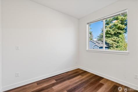5257 Brooklyn Avenue NE Seattle WA 98105