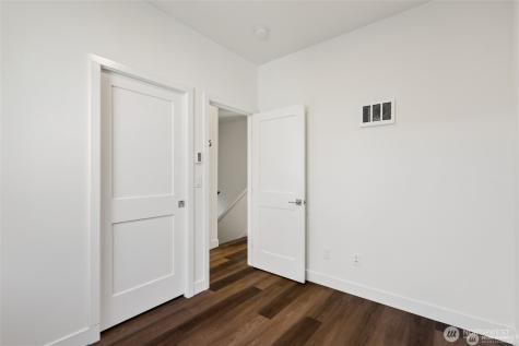 5257 Brooklyn Avenue NE Seattle WA 98105