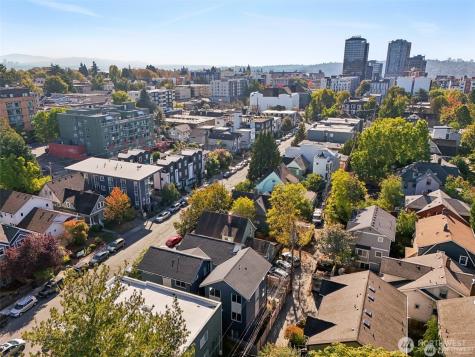 5257 Brooklyn Avenue NE Seattle WA 98105
