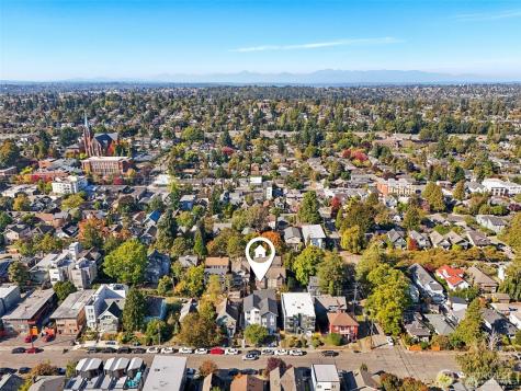 5257 Brooklyn Avenue NE Seattle WA 98105