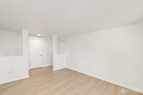 2076 E 56th Street Tacoma WA 98404