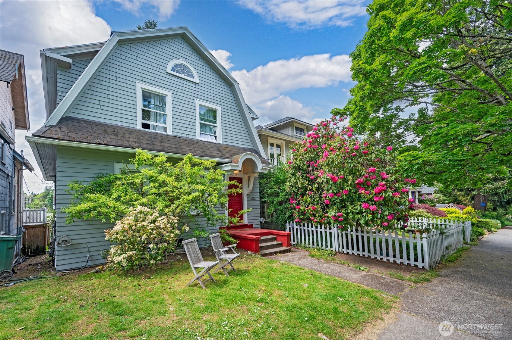 5231 12th Avenue NE Seattle WA 98105