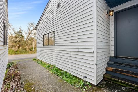 665 Sunset Avenue Ocean Shores WA 98569