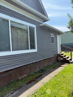 232 4th Avenue NW Puyallup WA 98371