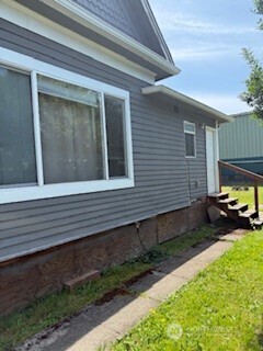 232 4th Avenue NW Puyallup WA 98371