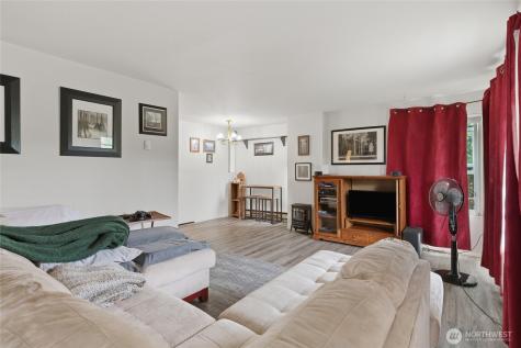 2820 15th Avenue W Seattle WA 98119