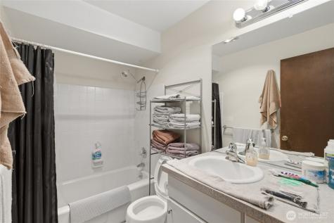 2820 15th Avenue W Seattle WA 98119