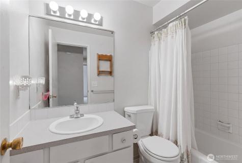 2820 15th Avenue W Seattle WA 98119