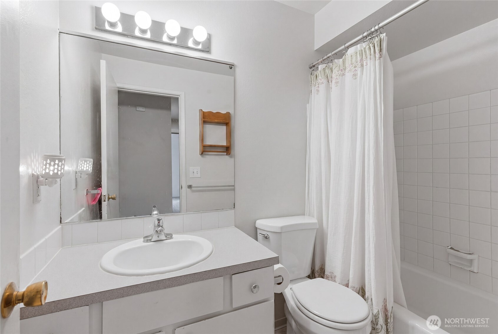 2820 15th Avenue W Seattle WA 98119