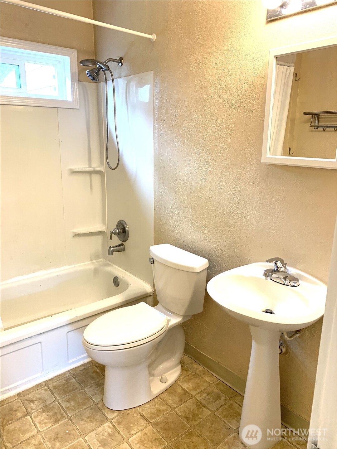 1423 S 7th Avenue Kelso WA 98626