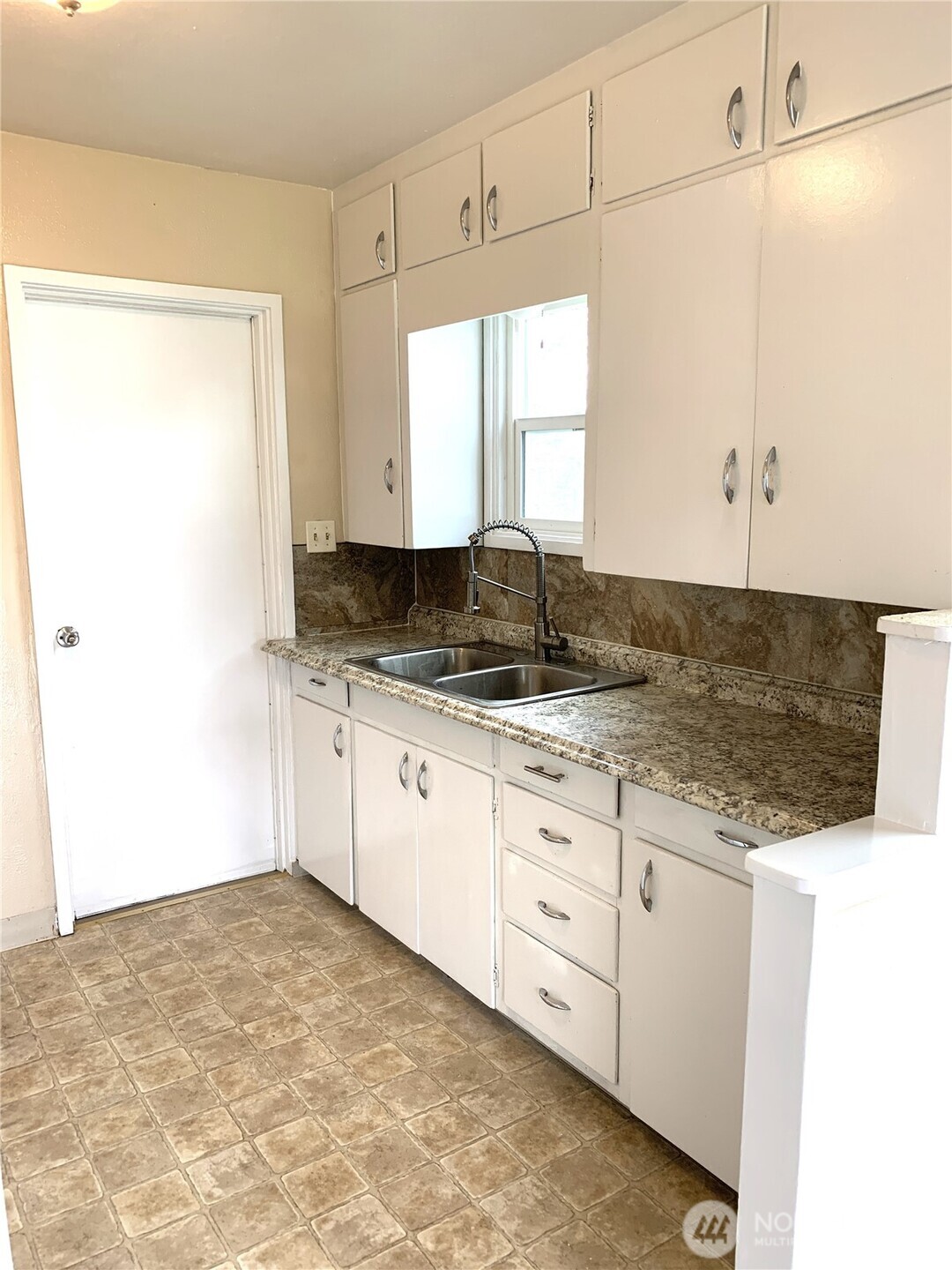 1423 S 7th Avenue Kelso WA 98626