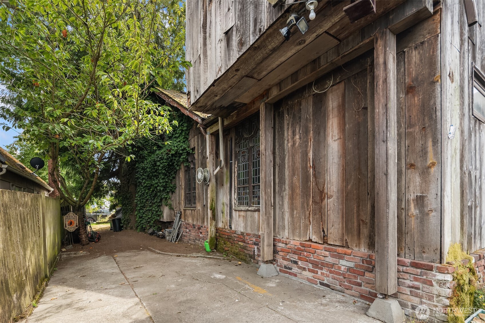 652 NW 85th Street Seattle WA 98117