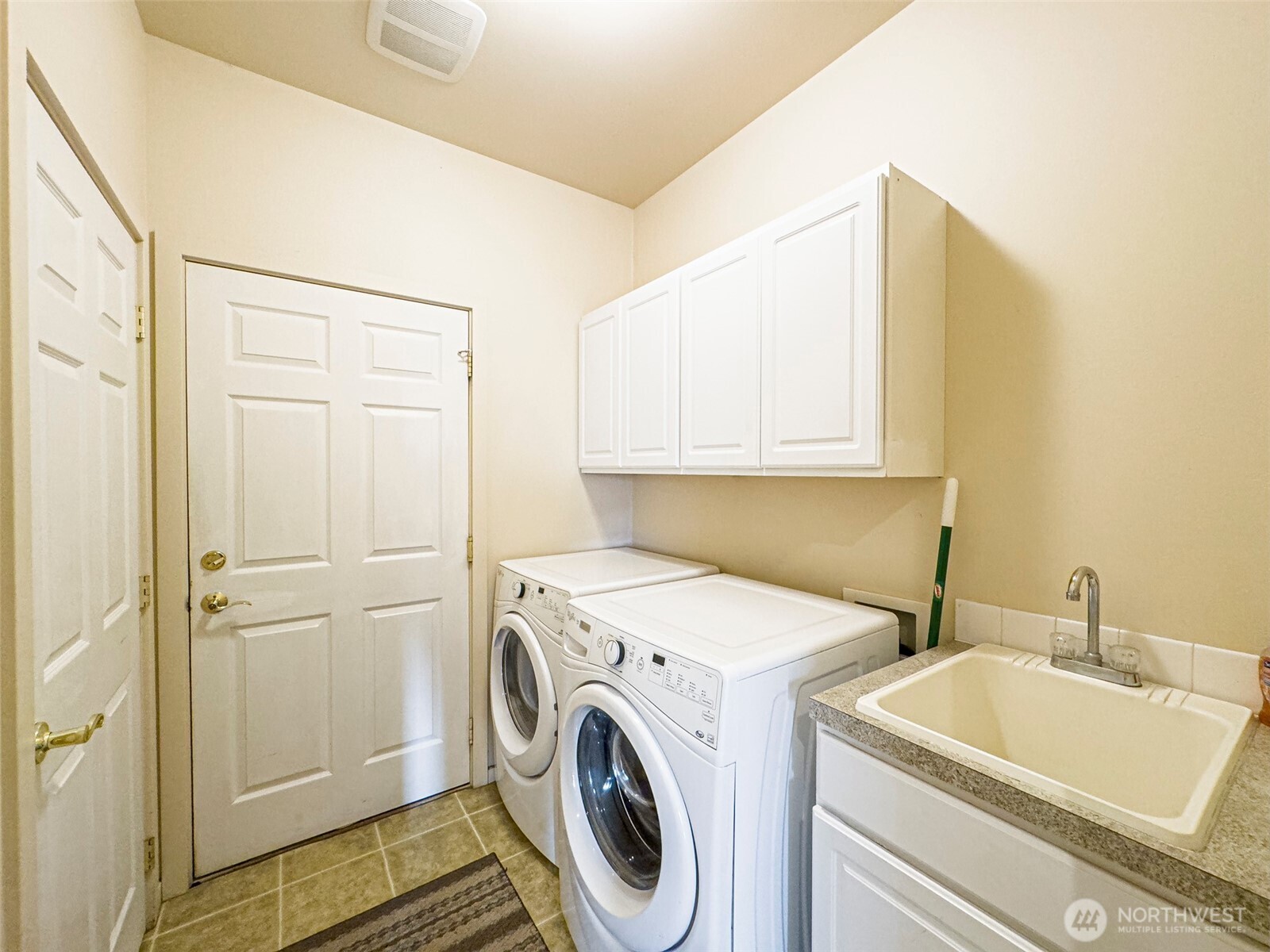 718 SE Scenic View Drive College Place WA 99324