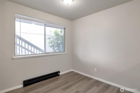 219 5th Avenue NE Puyallup WA 98372