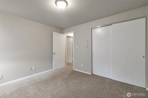 219 5th Avenue NE Puyallup WA 98372