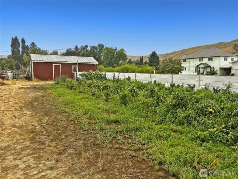 616 Columbia Avenue Bridgeport WA 98813