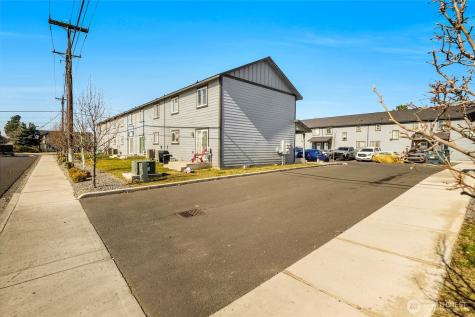 1525 S Monroe Street Moses Lake WA 98837