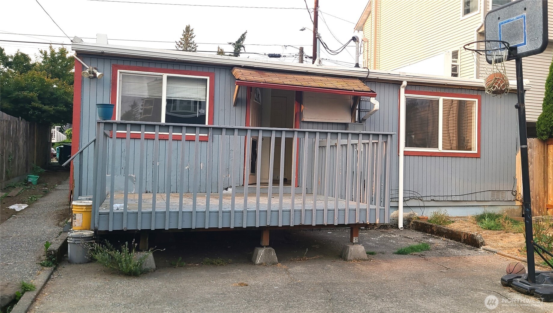 529 N 103rd Street Seattle WA 98133