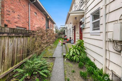 7311 Woodlawn Avenue NE Seattle WA 98115