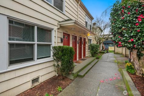 7311 Woodlawn Avenue NE Seattle WA 98115