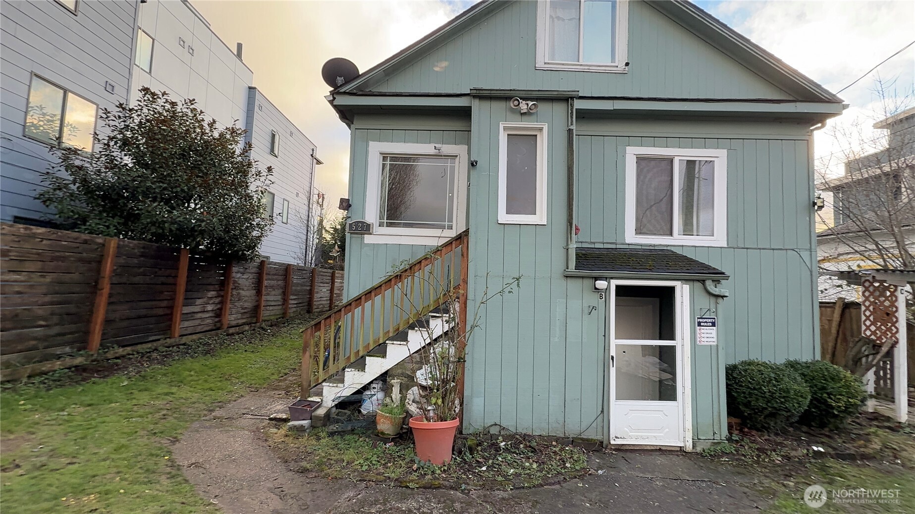 527 S Sullivan Street Seattle WA 98108