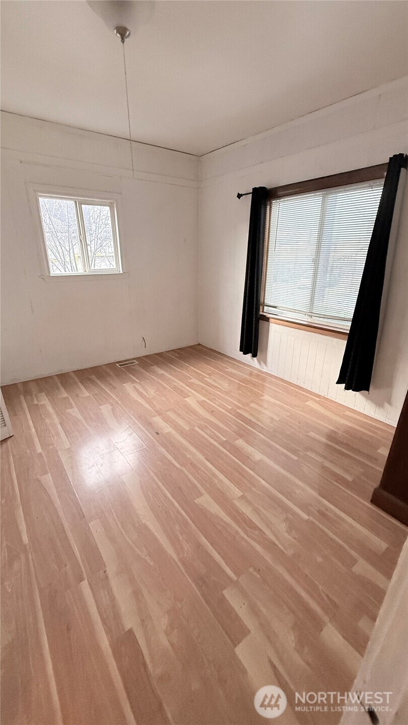 527 S Sullivan Street Seattle WA 98108