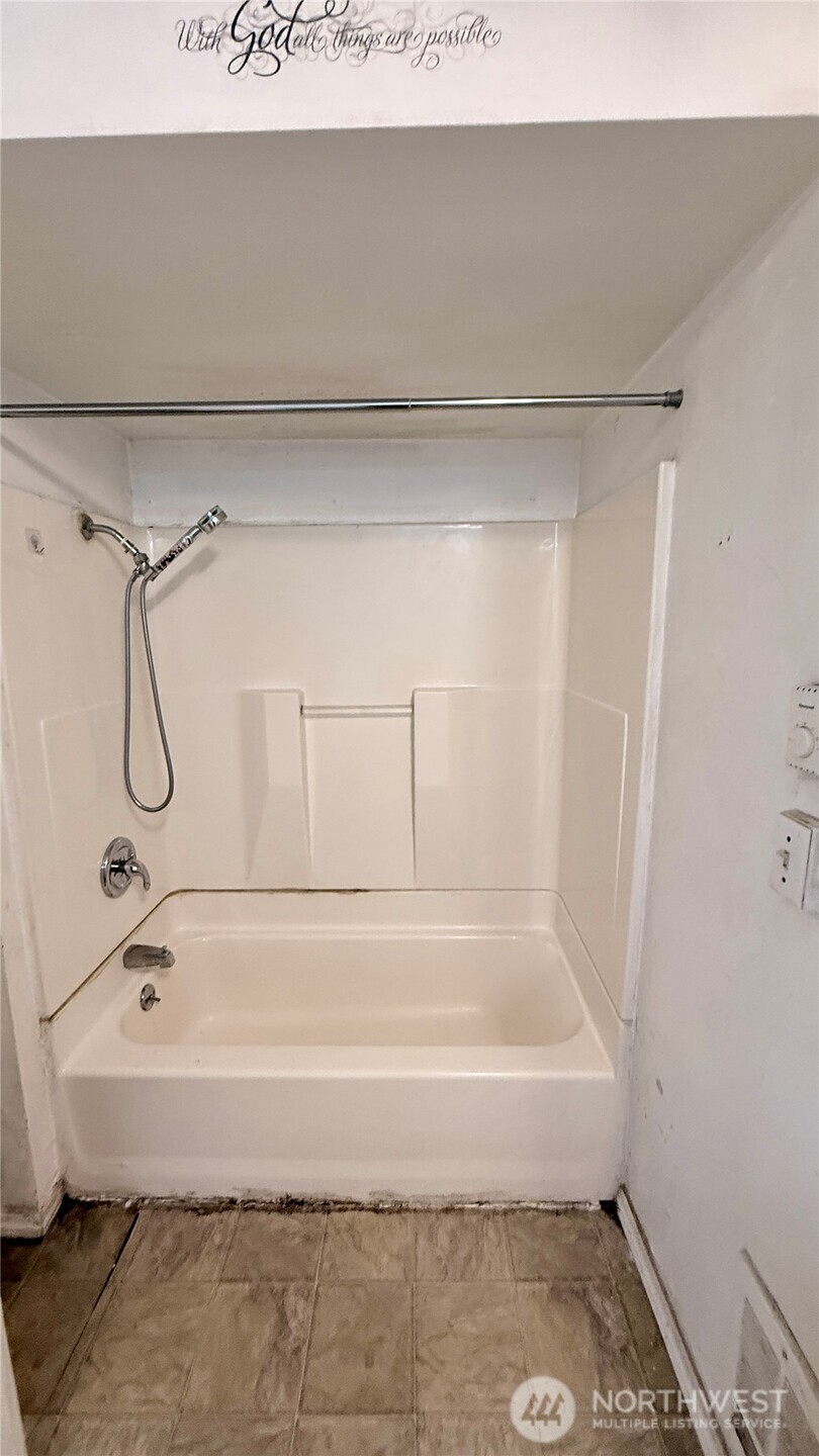 527 S Sullivan Street Seattle WA 98108