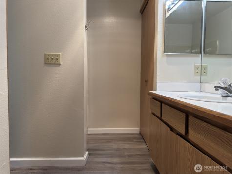 2826 NE 8th Street Renton WA 98056