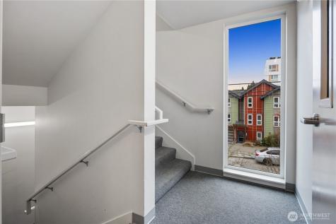 4046 8th Avenue NE Seattle WA 98105