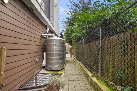 4046 8th Avenue NE Seattle WA 98105