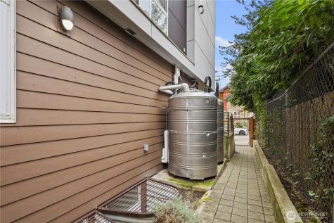 4046 8th Avenue NE Seattle WA 98105