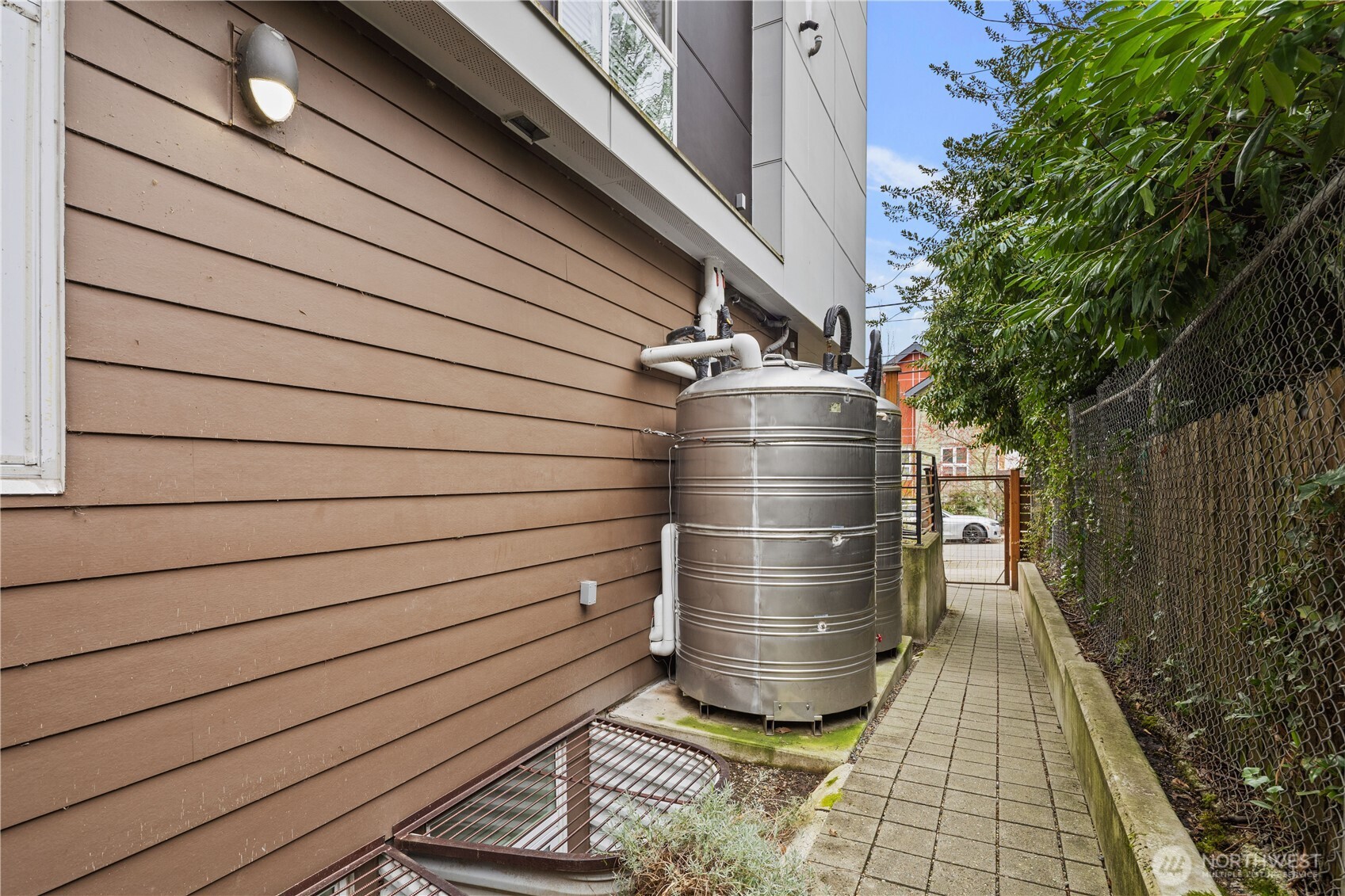 4046 8th Avenue NE Seattle WA 98105