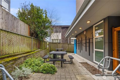 4046 8th Avenue NE Seattle WA 98105