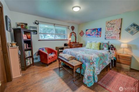 2023 14th Avenue NW Puyallup WA 98371