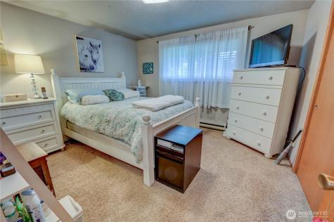 2023 14th Avenue NW Puyallup WA 98371