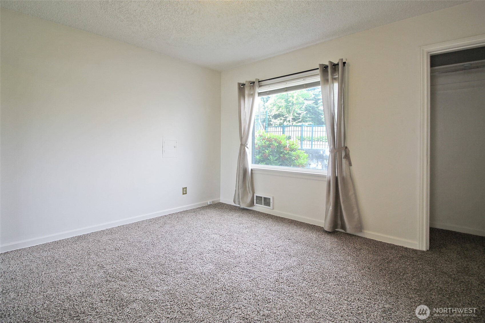 3119 Bridgeport Way W University Place WA 98466