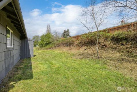 3326 - 3328 Halverson Avenue Bremerton WA 98310