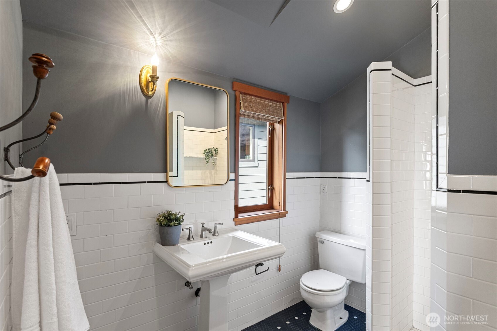 1524 10th Avenue W Seattle WA 98119