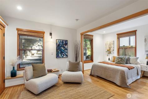 1524 10th Avenue W Seattle WA 98119