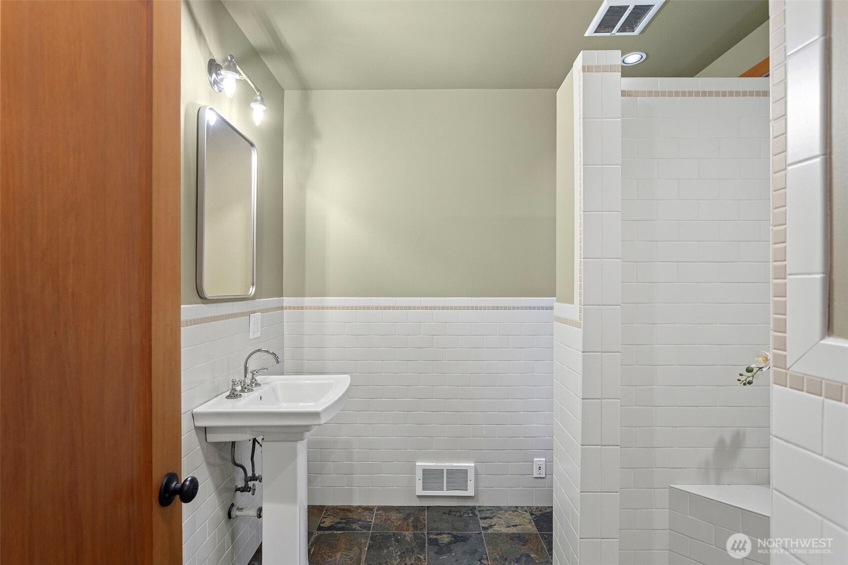 1524 10th Avenue W Seattle WA 98119