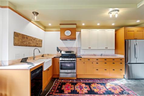1524 10th Avenue W Seattle WA 98119