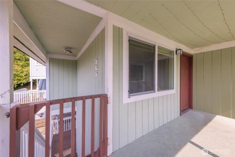 361 Earlington Avenue SW Renton WA 98057