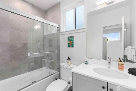 2613 3rd Avenue W Seattle WA 98119
