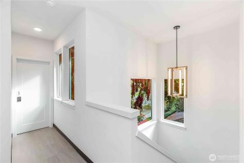 2613 3rd Avenue W Seattle WA 98119