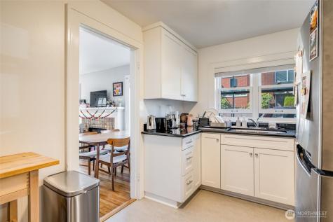 746 10th Avenue E Seattle WA 98102